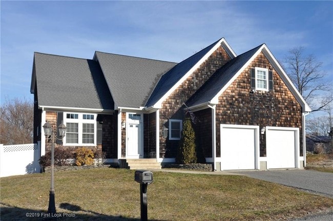 Building Photo - 4 Village Dr