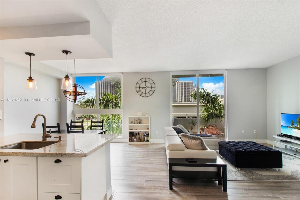 Foto principal - 275 NE 18th St