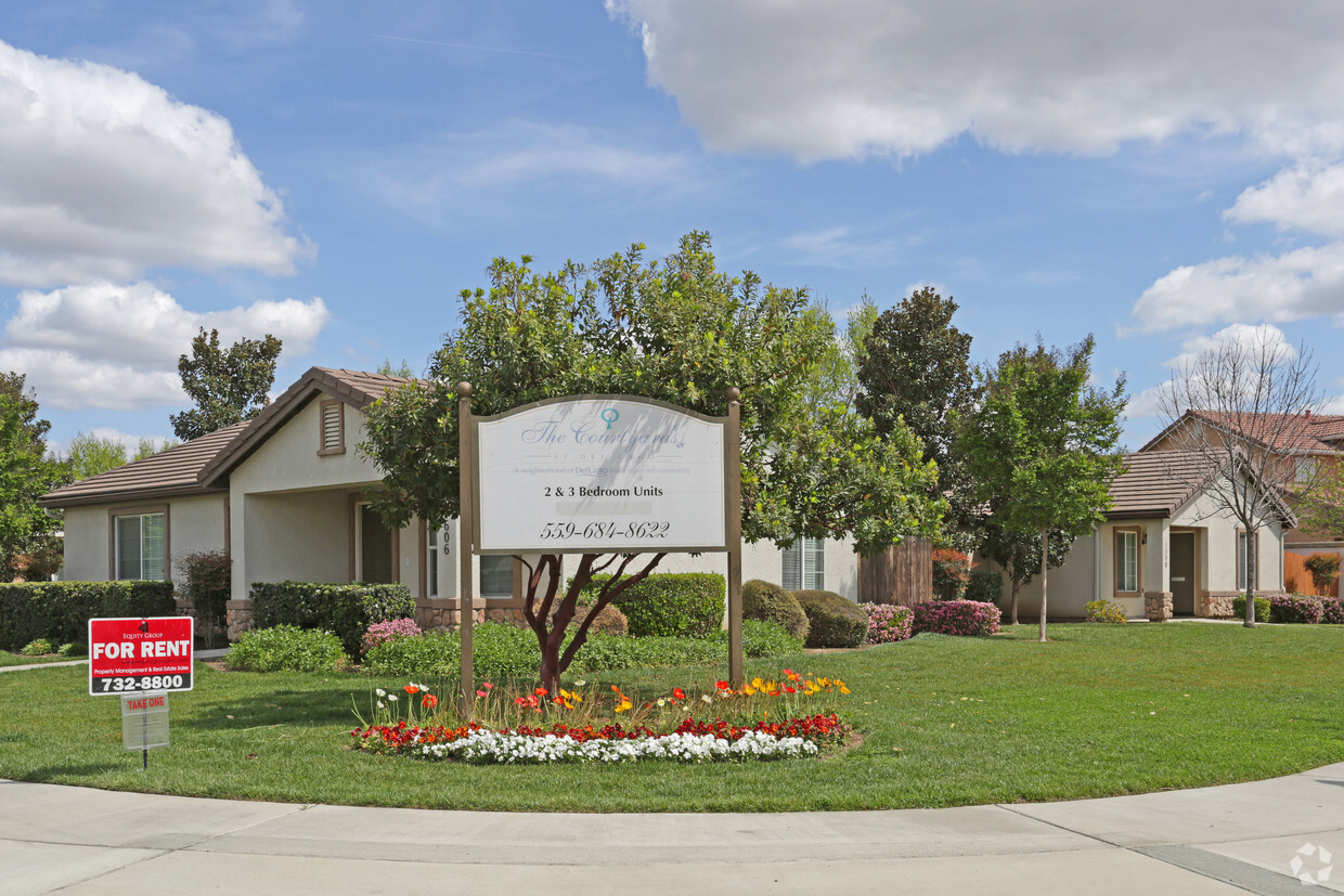 Primary Photo - Courtyard at Del Lago