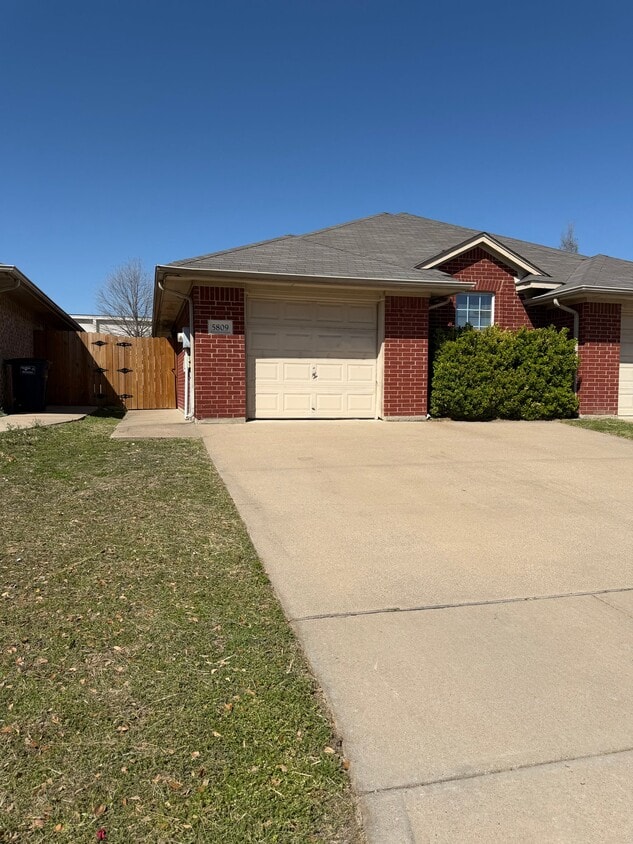 Photo - 5809 Swords Dr (Fort Worth, TX)