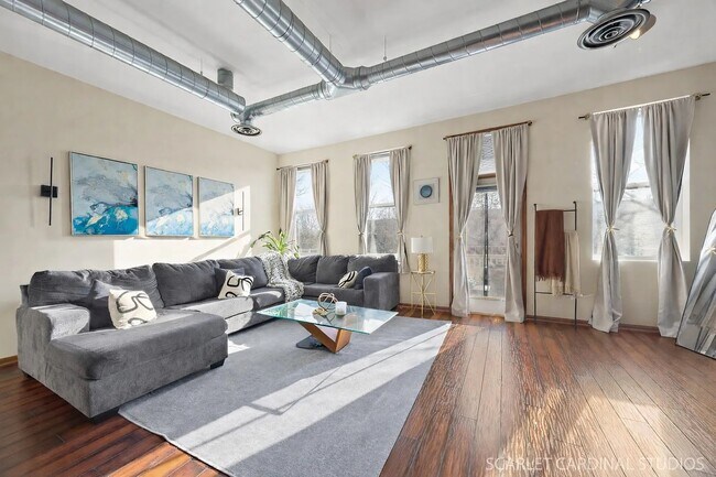 Foto del edificio - 1696 Simms St