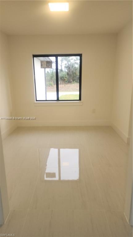 Building Photo - 915 Panda Dr