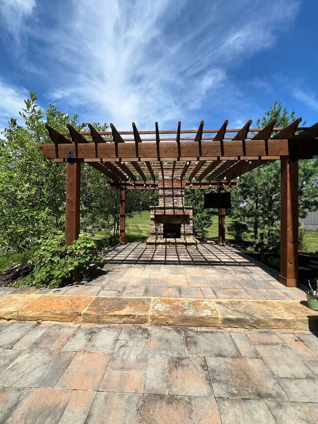 Foto del edificio - COMING SOON: Luxury 5-Bed Home in Wilshire...