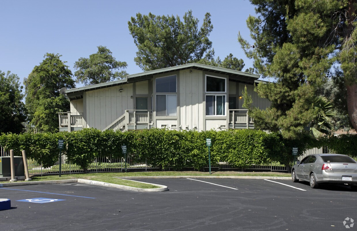 Country Woods Apartments Colton, CA