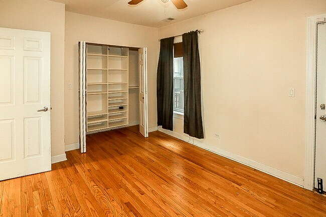 Foto del edificio - 628 W Roscoe St