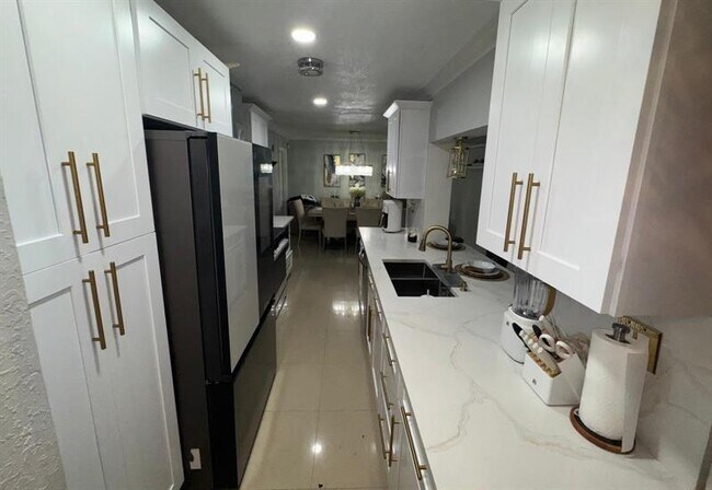 Foto del edificio - 6704 Inwood