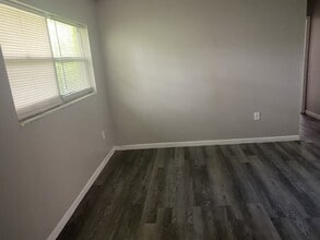 Building Photo - 2416 NW 22nd Ct