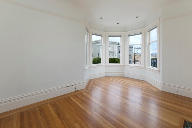 Building Photo - 555 14th St