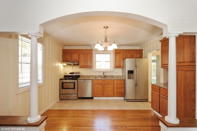 Building Photo - 824 E Rockland Rd