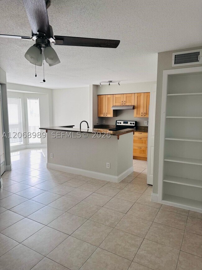 Building Photo - 777 Riverside Dr
