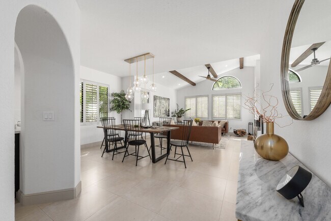 Building Photo - 502 Via Del Oro Dr