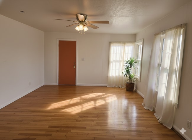 Building Photo - 105 Elk St