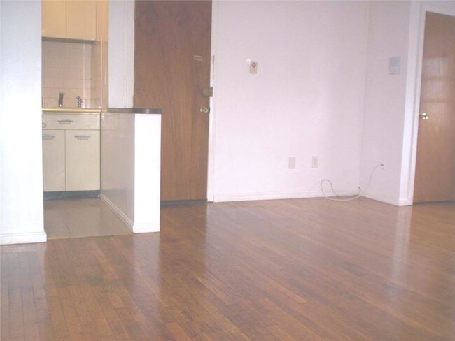 Building Photo - 670 Bedford St