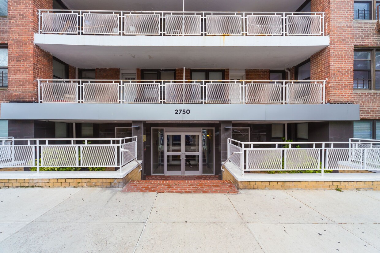Primary Photo - 2750 Homecrest Ave