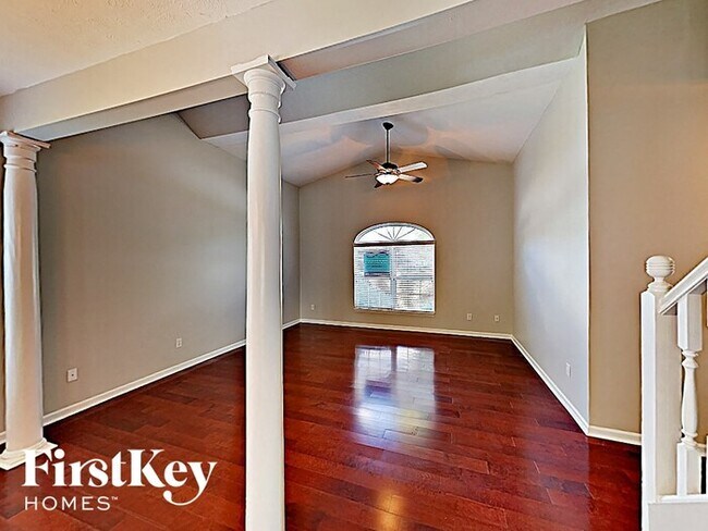 Foto del edificio - 9917 Fountain Cove Ln