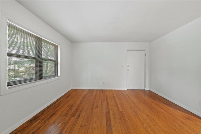 Foto del edificio - 306 E 19th St