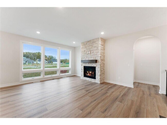 Foto del edificio - 10275 Shadyview Ln N
