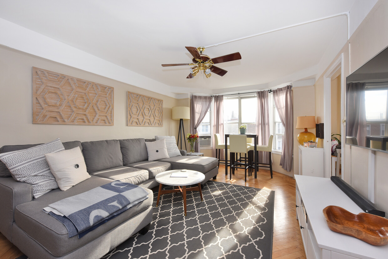 Living room - 180 72nd St