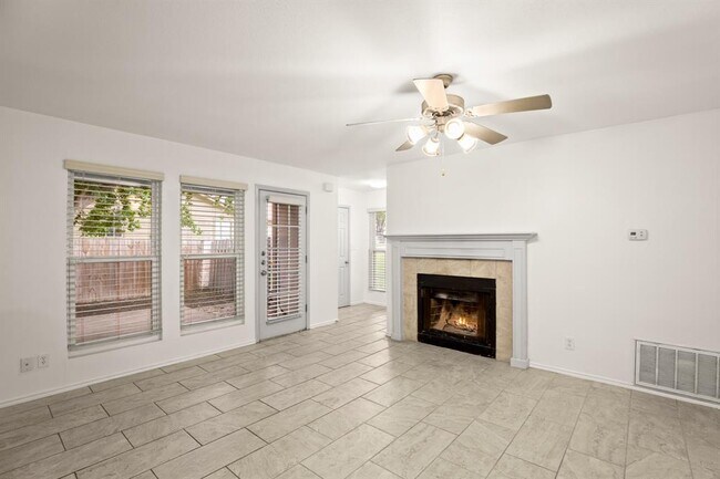 Building Photo - 403 Fantail Loop