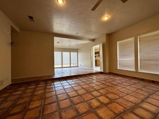 Foto del edificio - 1900 Tree House Ln