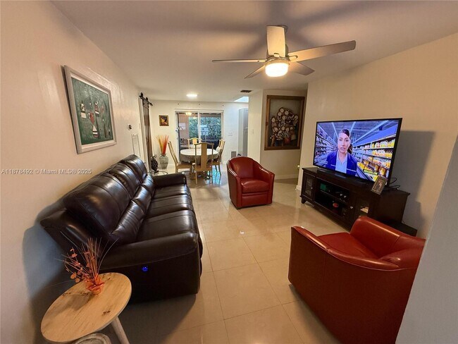 Foto del edificio - 710 NE 58th Ct
