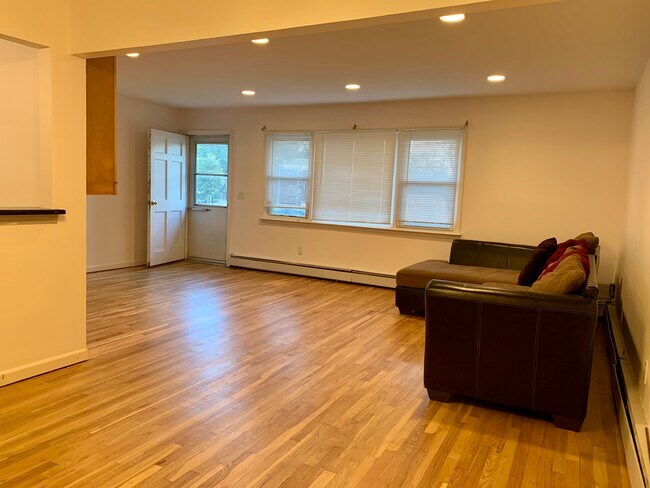 Building Photo - 115 Nassau Blvd