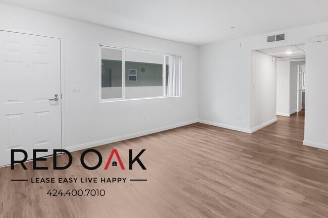 Foto del edificio - Gorgeous Bright, Sunny, And Spacious Two B...