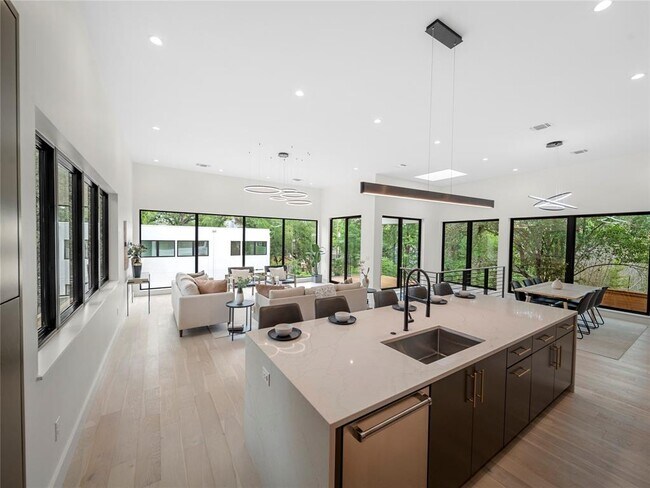 Foto del edificio - 613 W Lynn St