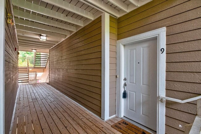 Building Photo - 8605 Peckham Ln