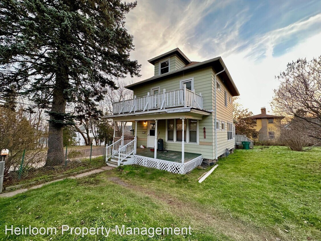 Primary Photo - 4 br, 1.5 bath House - 917 N 11th Ave E