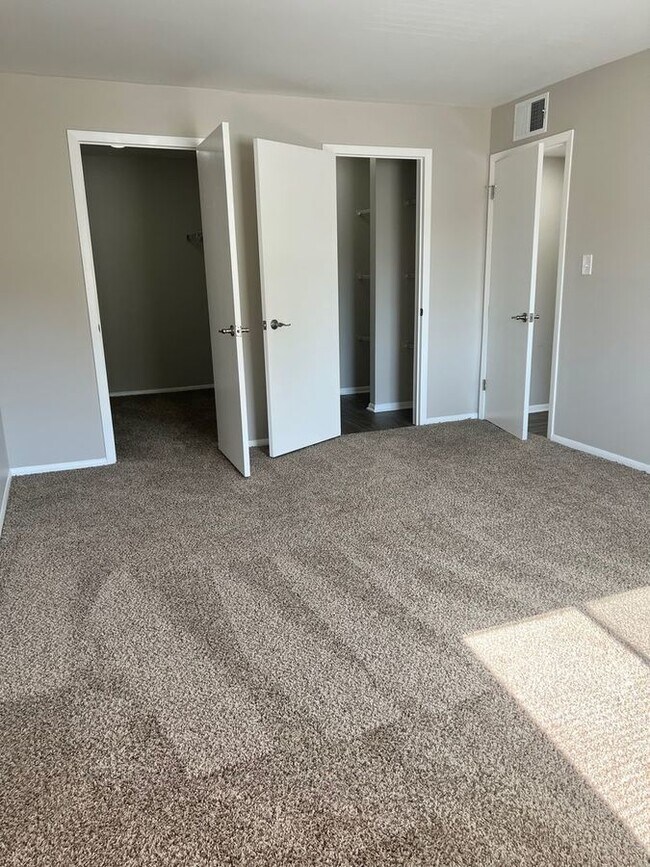 Building Photo - 1081 Scarborough Ct F5 Chesterton, IN 46304