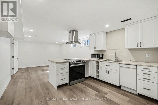 Building Photo - 2486 Kaladar Ave