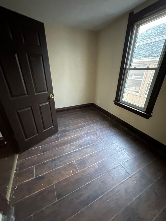 Building Photo - 3 bedroom 1 bath