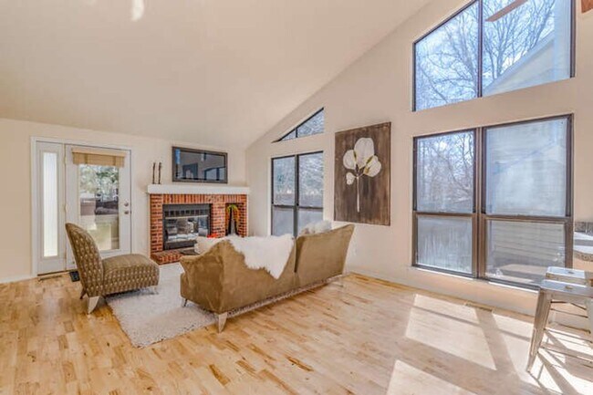 Building Photo - Online for roommate application ONLY