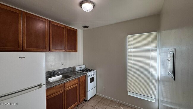 Foto del edificio - 13507 Victory Blvd