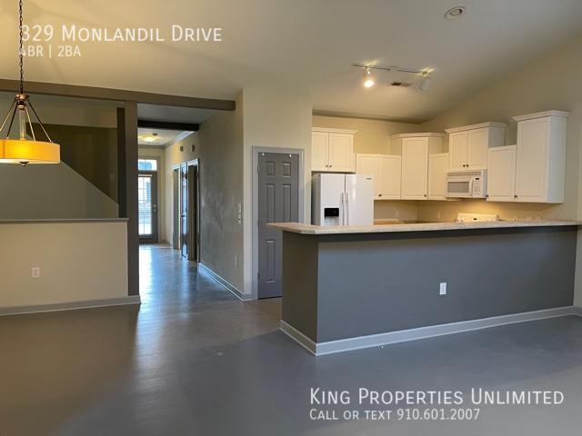 Building Photo - 329 Monlandil Drive