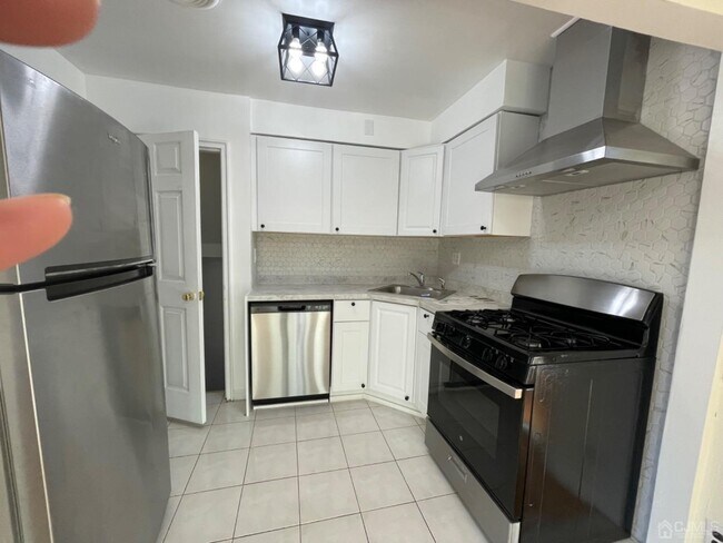 Building Photo - 13 Darrell Ct