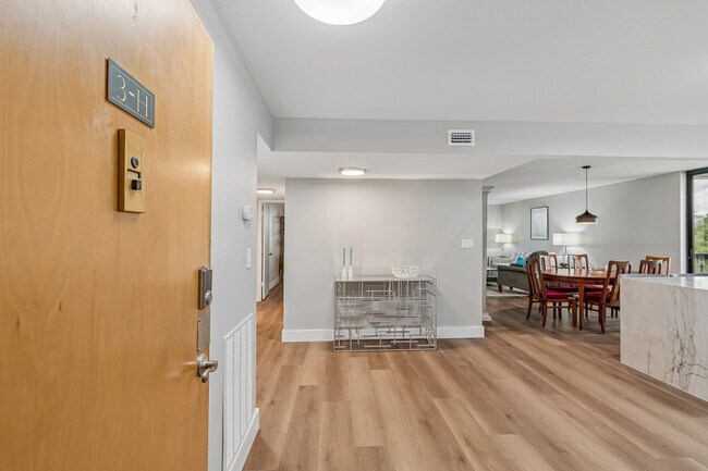 Building Photo - 14810 Rue De Bayonne