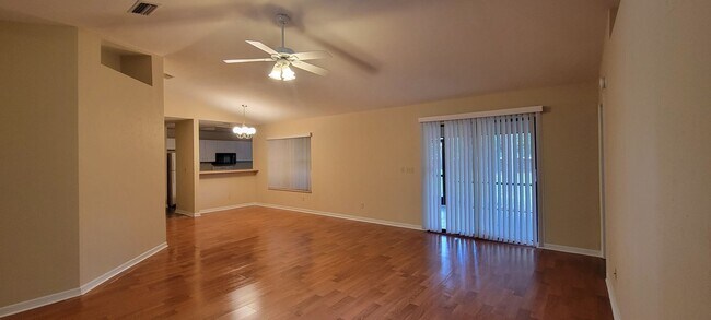 Foto del edificio - 3/2: Enjoy this nice spacious home in Sunrise.