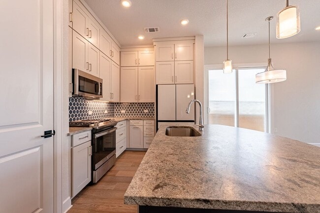 Building Photo - Amazing 3 bedroom, 2 bathroom home in East Austin!