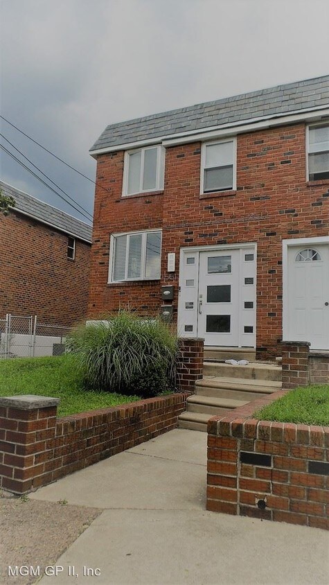 Primary Photo - 1551 Curtin St