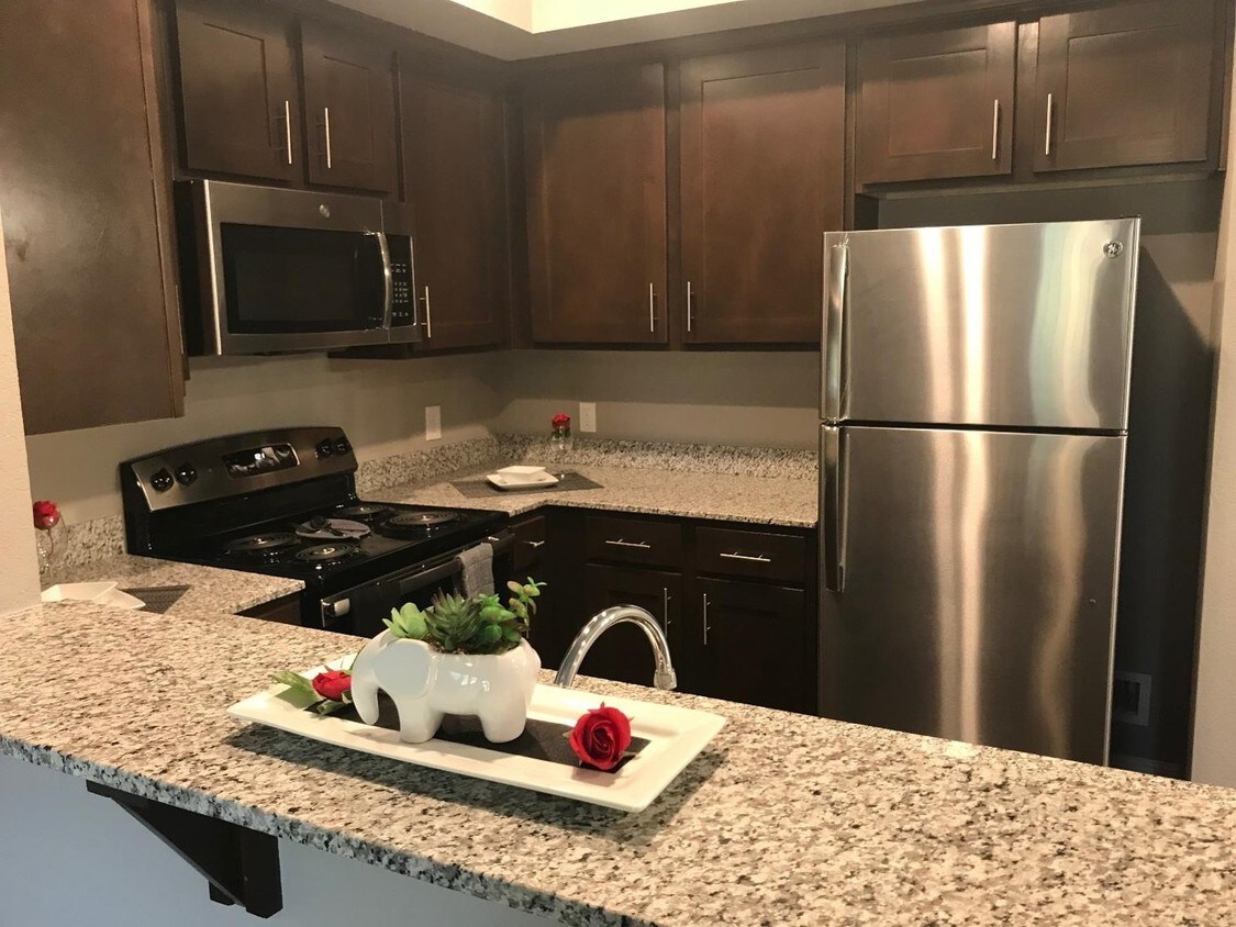 Willow Creek Apartments Rentals in Palestine at 100 Damon Allen Way