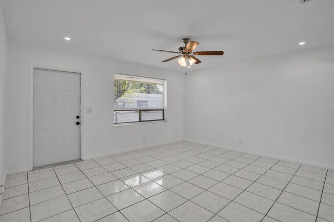 Building Photo - 340 SW 11th Ave