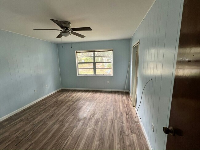 Foto del edificio - 7973 Elliott Rd