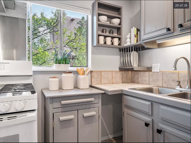 Building Photo - 607 Pinon Dr