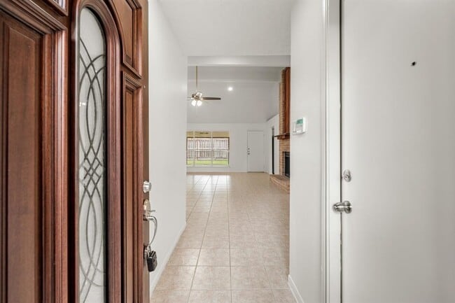 Building Photo - 7019 Yardley Dr