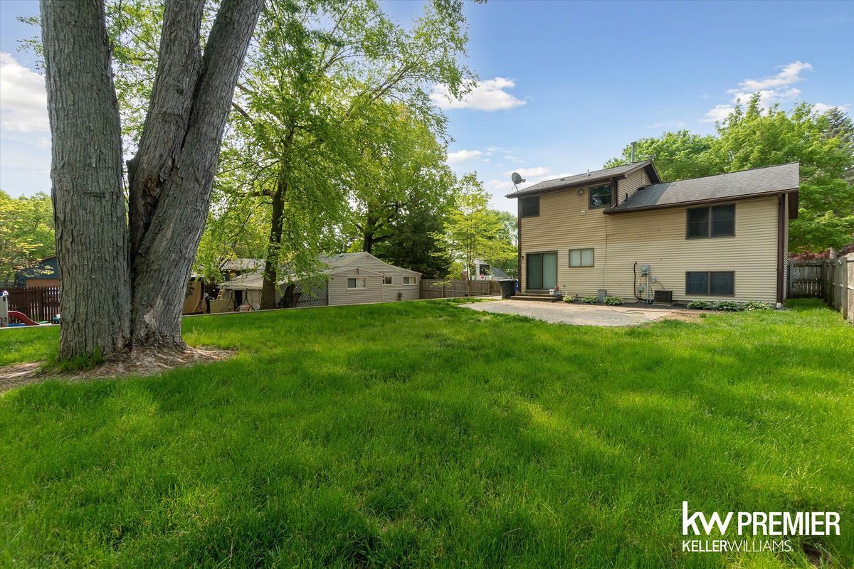 Building Photo - 4022 Hazelett Dr