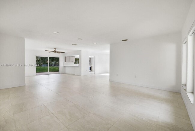 Building Photo - 2045 SW 125th Ct