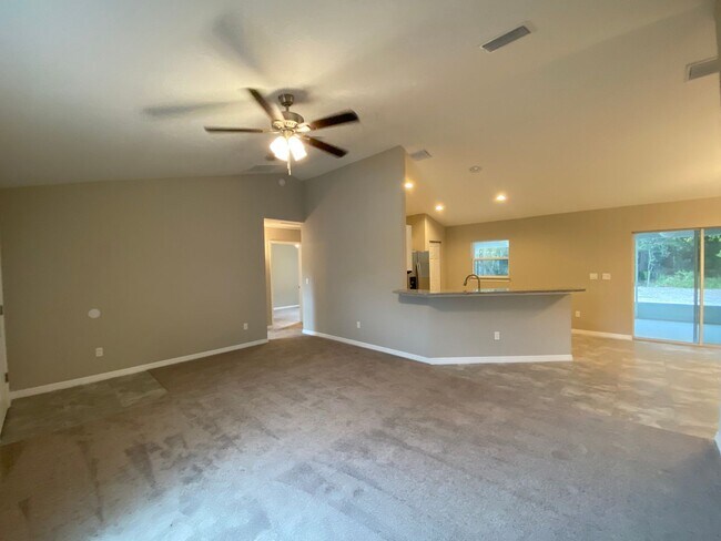 Foto del edificio - Custom Home - Desirable SW Ocala neighborhood 3/2/2 ** Wont Last**