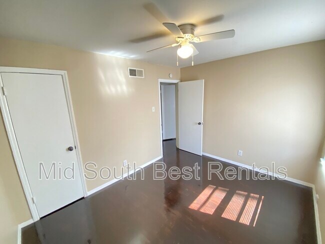 Foto del edificio - 3469 Mark Twain St